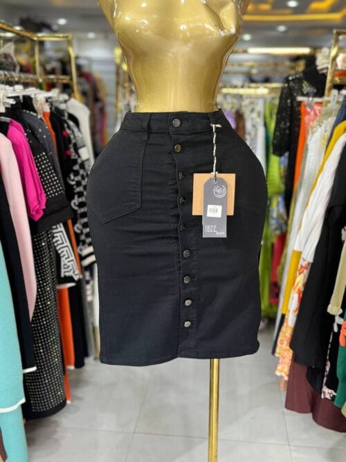 1822-Short Black Jean Skirt