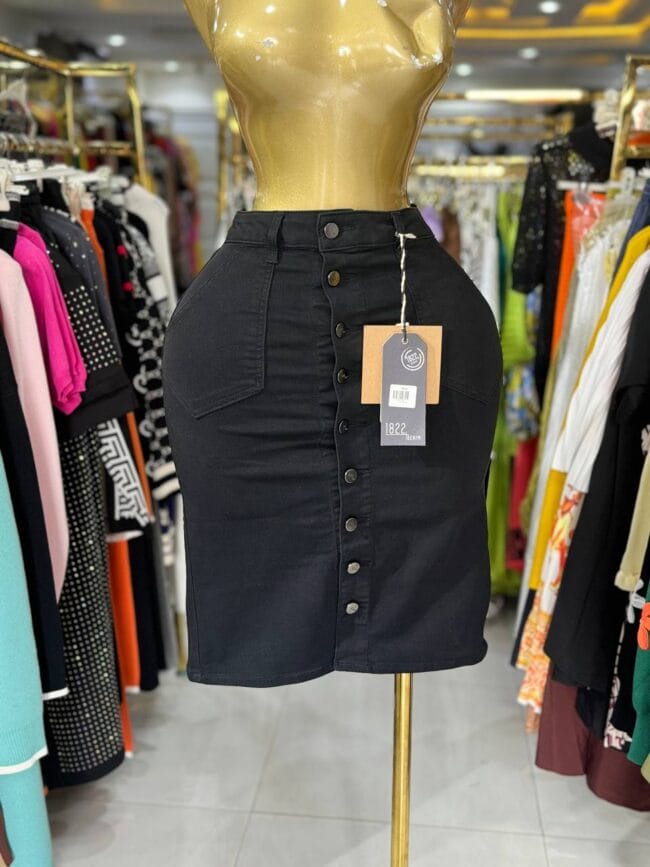 1822-Short Black Jean Skirt
