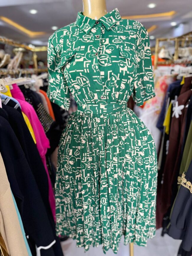 Short plitted pocket dress - Image 2