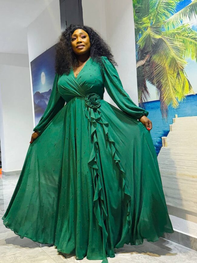 Elegance in Emerald – Luxury Turkish Maxi Dress - Image 2